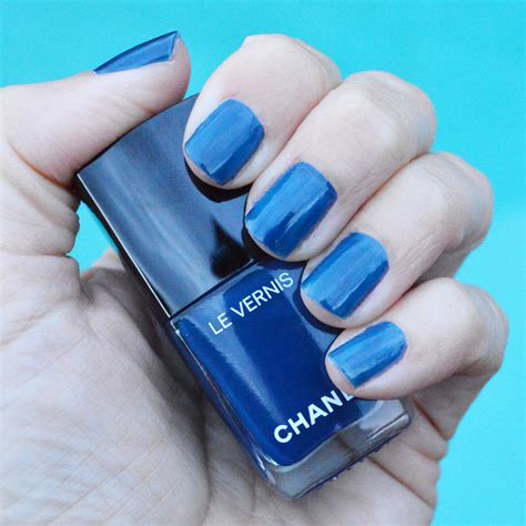 bleu trompeur chanel|LE VERNIS Nail colour 101 .